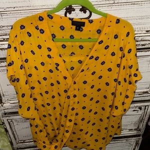 NWOT worthington woman gold blouse with blue pattern has button wraps size 2x